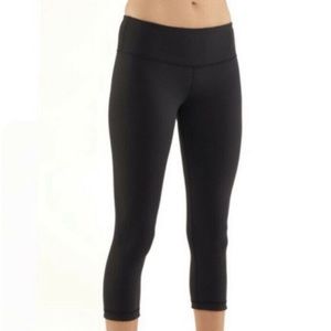 Lulu Lemon Mid Rise Capri Leggings